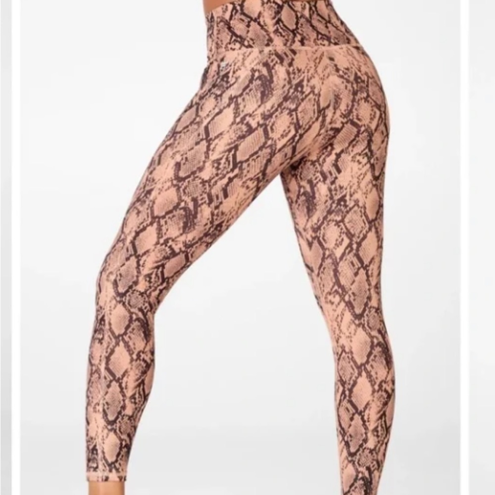 Brown snake skin print 7/8 length leggings